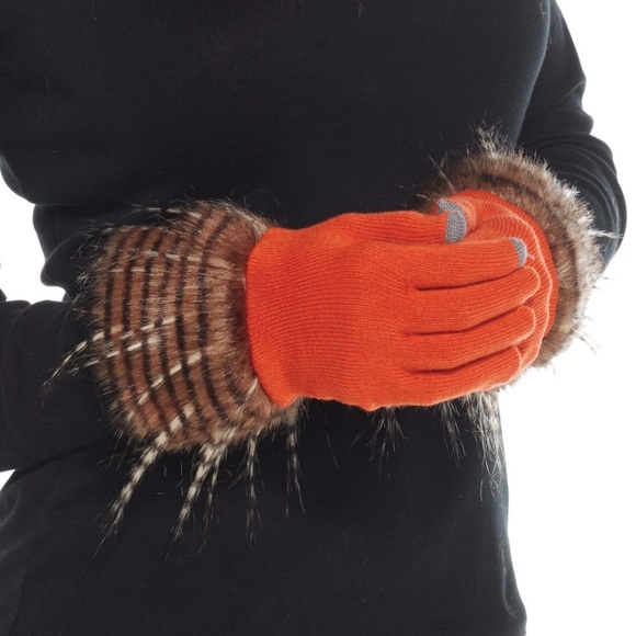 Mud Pie Accessories - NWT Smart Screen Fur Trimmed Gloves